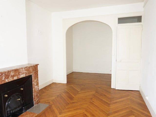 F2 177 COURS LAFAYETTE LYON 6 PETIT BALCON