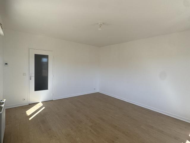 F2 A DEUX PAS DE LA GARE DANS RESIDENCE AVEC ASCENSEUR Sens 89100