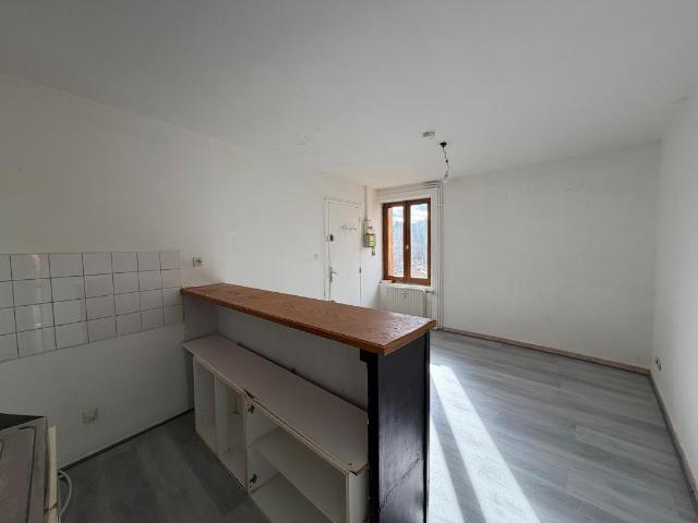 F2 à rafraîchir de 30m2 à vendre bourg Luriecq