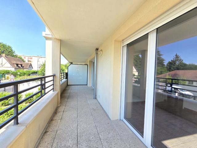 F2 lumineux avec terrasse et box au Plessis Trévise