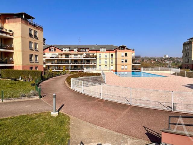 F2 Metz Vallières avec terrasse et garage