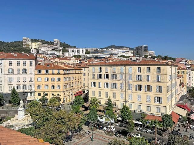 F2 meublé à louer centre ville place Foch à Ajaccio
