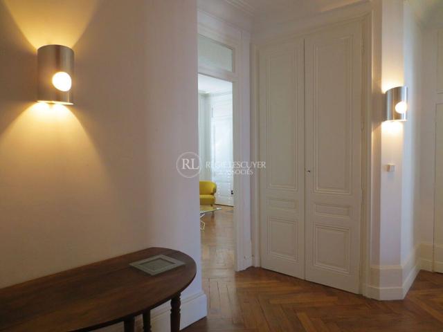 F2 MEUBLE AVENUE DE SAXE LYON 3