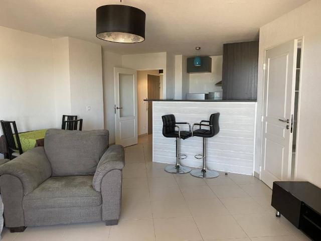 F2 MEUBLE DANS RESIDENCE A COGOLIN