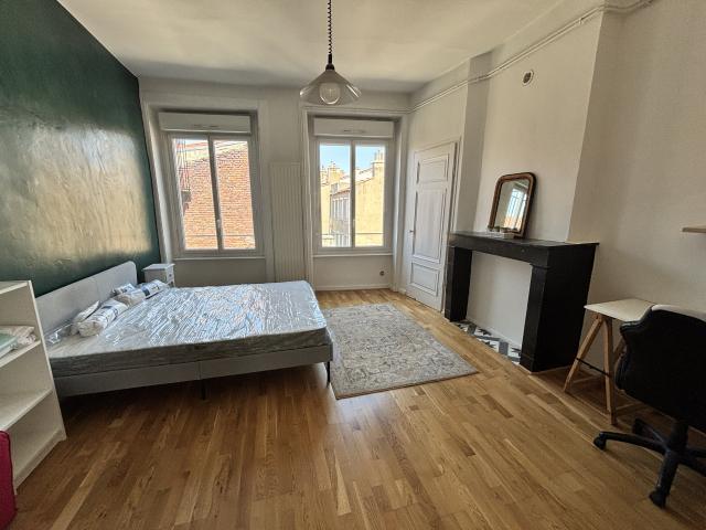 F2 MEUBLE PROCHE ANATOLE FRANCE