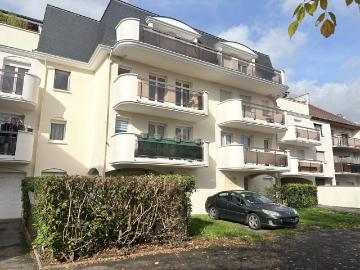 F2 rez de jardin lumineux avec terrasse, jardin et parking