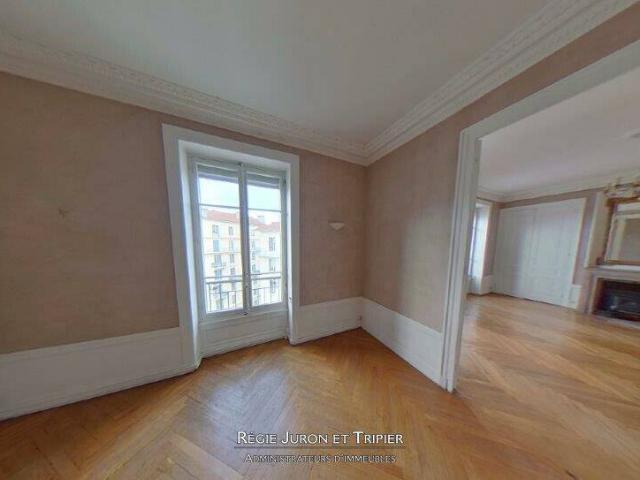 F7 198.16 m² + Climatisation RUE JULIETTE RECAMIER LYON 6èm