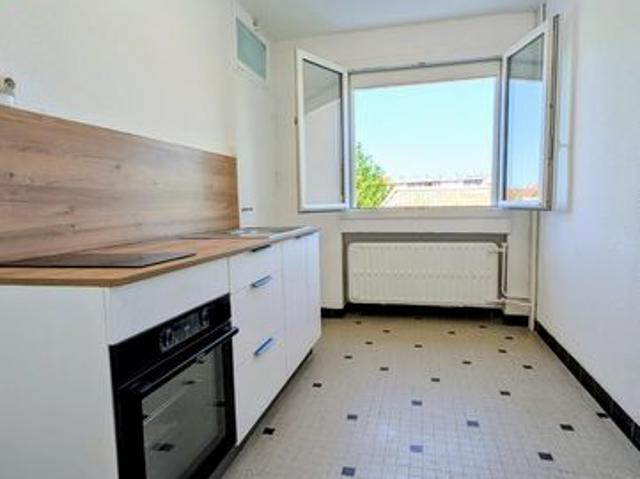 F4 avec balcon en centre ville de Montélimar