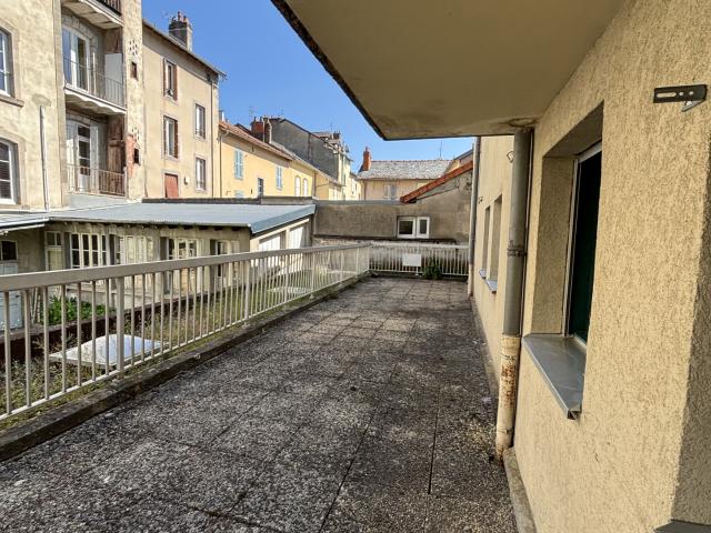 F4 avec terrasse et parkings
