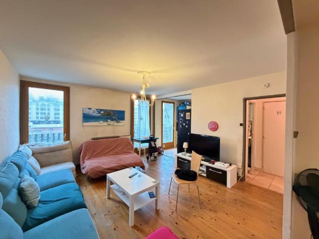 F4 de 82m2 à rénover avec CAVE et poss. GARAGE à vendre Cours Fauriel