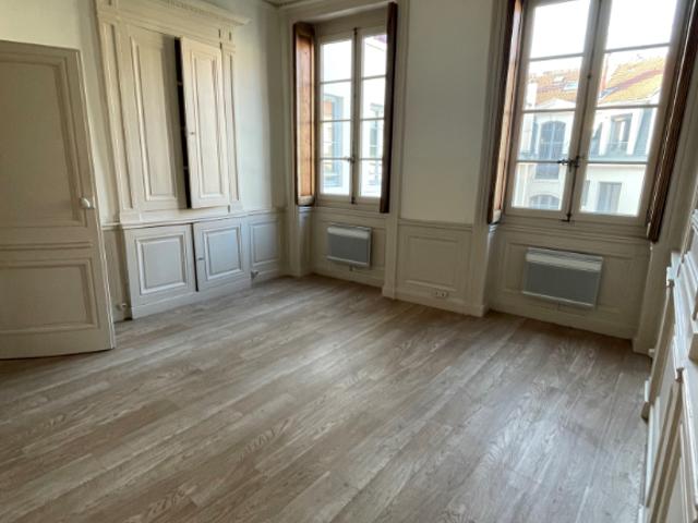F3 BIS QUAI JULES COURMONT 69002 LYON