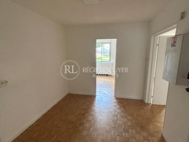 F4 rue du REPOS RDC