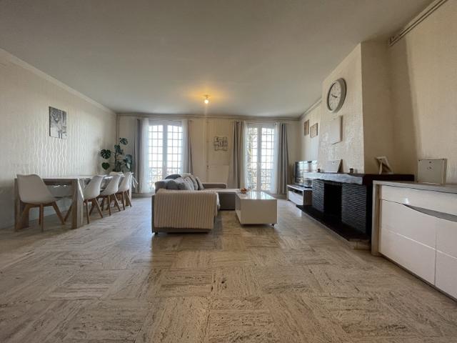 F6 157 m2 4 chambres + 6 parkings