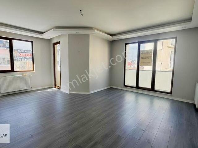 Fındıklı Mah.serin Sokakta Cadde Üstü Balkonlu Kiralık 2+1 Daire