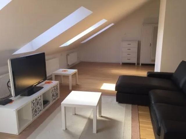 F Hausen: möblierte DG Wohnung