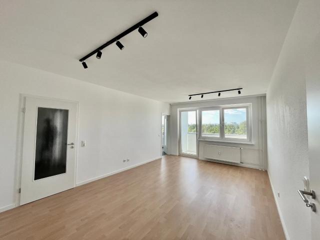 F Hausen: neuwertige 3 Zimmer Wohnung mit Taunusblick