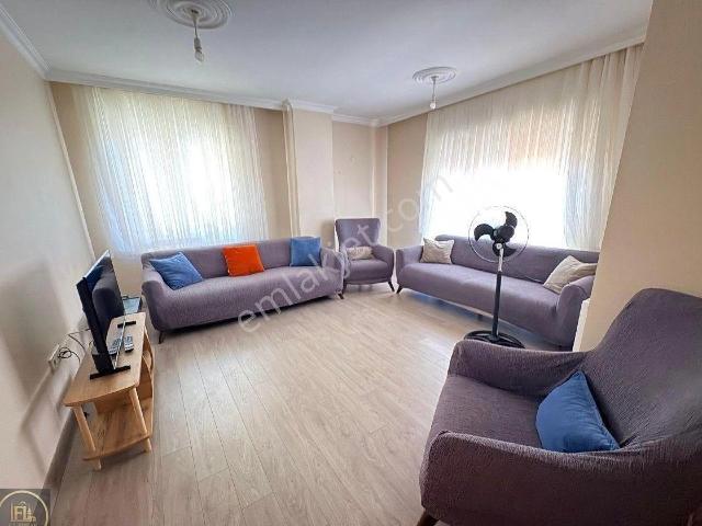 F l Den Örnek Merkezde Full Eşyalı Ayrı Mutfakli Arakat Genis Bakımlı 2+1