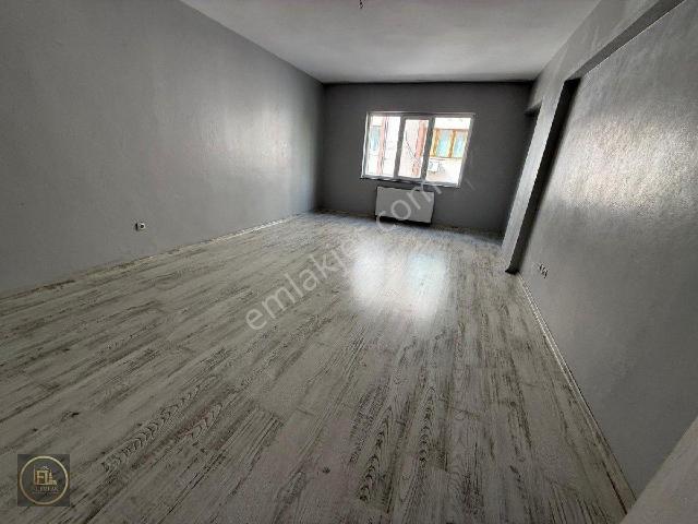 F l Den Bulgurlu Metro Ve Emaar Yakını Seçkin Sitede Otoparklı 3+1