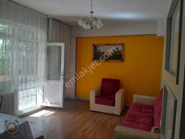 F l Den Canpark Ve Belediye Yakını Öğrenciye Bekara Eşyalı 2+1