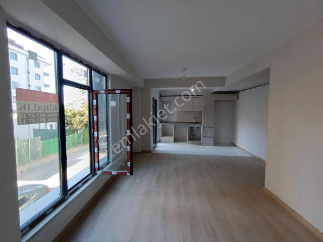 F l Den Çekmeköy Metro 6 Dk Madenlerde Sıfır 2+1 Daire