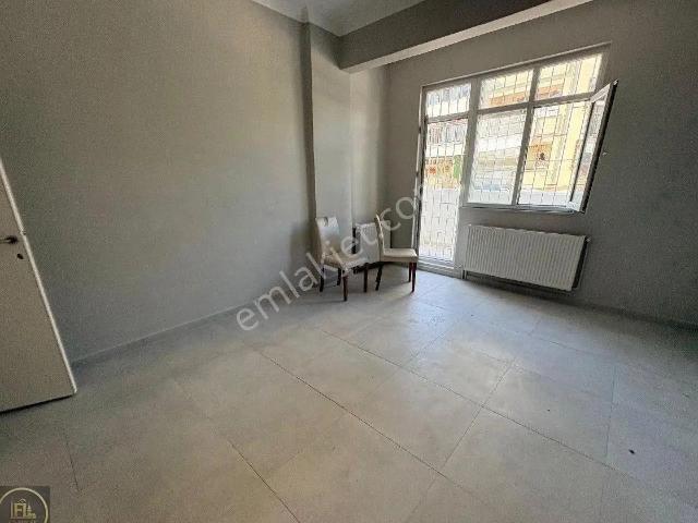 F l Den Esatpaşa Merkezde Toplu Taşıma Güzergahında Geniş Ayrı Mutfak 1+1