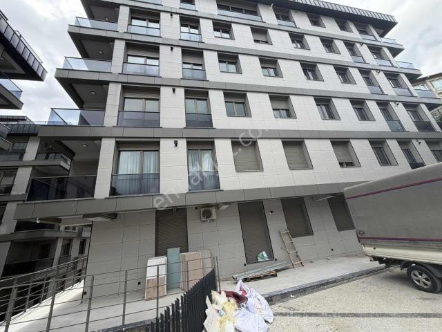 F l 'den Koşuyolu Altunizade Bağlarbaşı Metro Sitede Sıfır 3+1