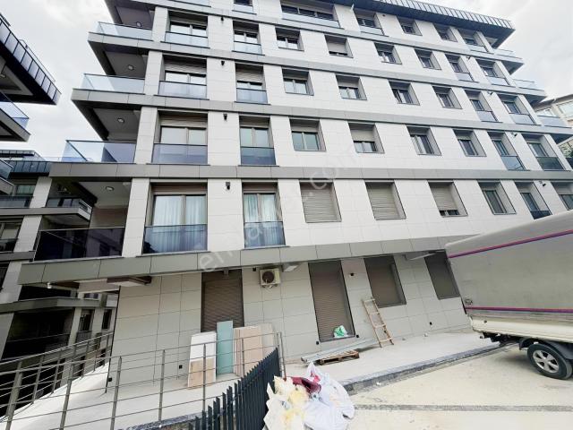 F l 'den Koşuyolu Altunizade Bağlarbaşı Metro Sitede Sıfır 3+1