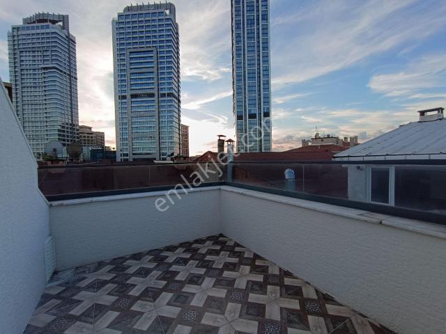 F l Den Libadiye Hattı Emaar Avm Yani,teraslı Temiz Dubleks 2+1