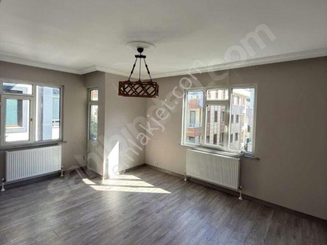 F l Emlaktan Cengiz Topel Cadde Üzeri Arakat Daire 2+1