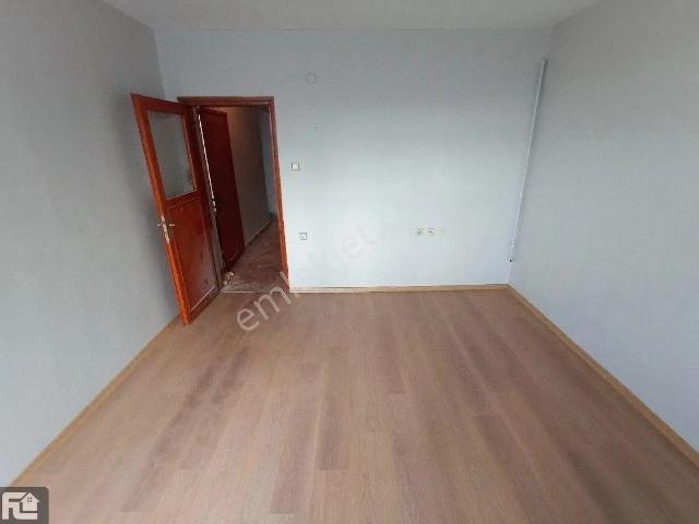 F l Emlaktan Cumhuriyet Te 1+1 Çatı Kat Sobalı