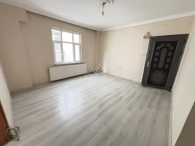 F l Emlaktan Cumhuriyet Te Emaar Avm Libadiye Yakını 3+1