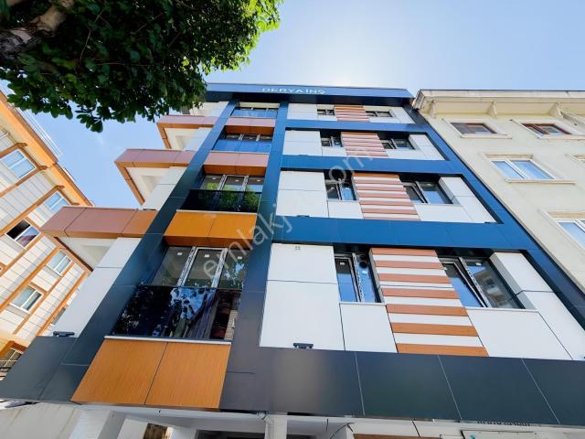 F l Emlaktan Çakmak Caddeüstü Sıfır Lüks 2+1 Aile bekara