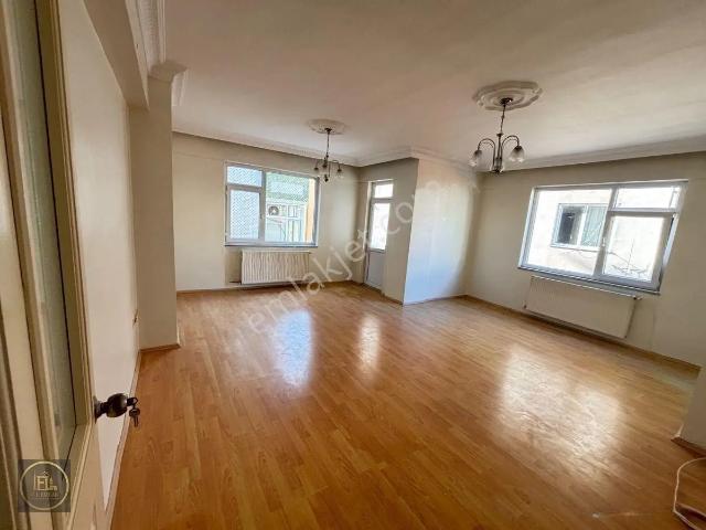 F l Emlaktan Bulgurlu Metro Libadiye Emaar Avm Yakını Geniş 3+1 Otoparklı