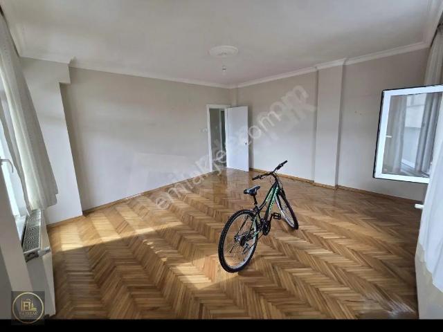F l Emlaktan Emaar Avm Libadiye Bulgurlu Metro Yakını 3+1 Arakat Daire