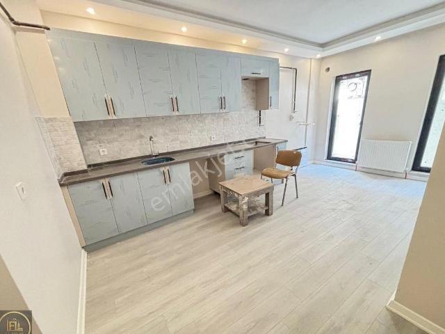 F l Emlaktan Emaar Avm Libadiye Yakını 2+1 Sıfır Bahçe Katı