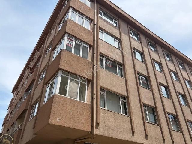 F l Emlaktan Emaar Avm Libadiye Yakını 3+1 Elit Sitede Otoparklı 3. Kat