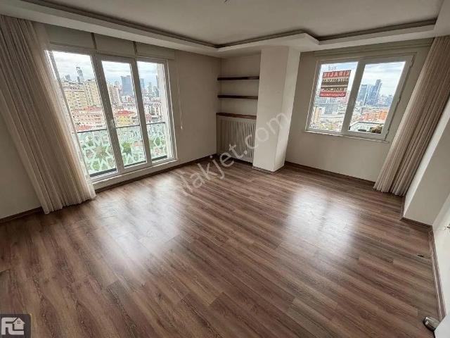 F l Emlaktan Finans Kent Yakını Elit Sitede Manzaralı Önü Açık 2+1