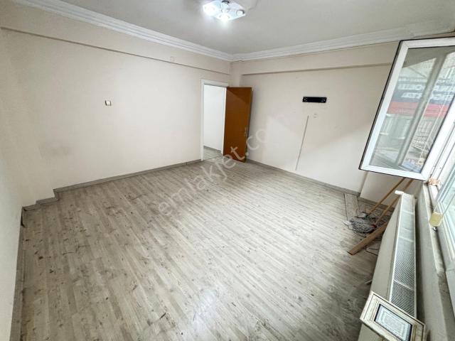 F l Emlaktan Ümraniye Merkez De 1+1 Arakat