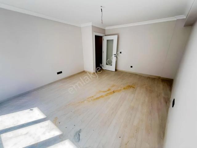F l Emlaktan Üsküdar Ahmediye De Sıfır Lüx 3+1 110 M2 Boş!.
