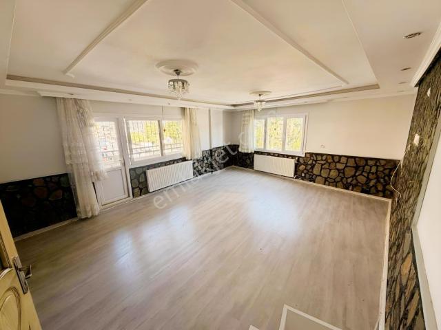Fırat Yaşayan Parkı Karşısı Arakat 3+1 Balkonlu Doğalgazlı 135m²