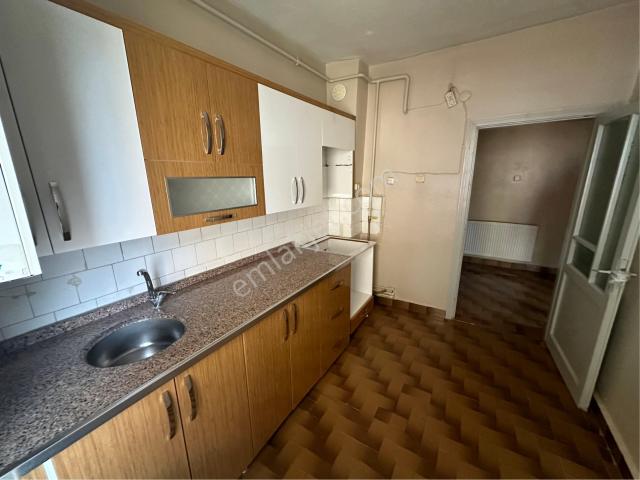 Fırat Mahallesi İpek Caddesinde 3+1 Kiralık Son Kat Daire