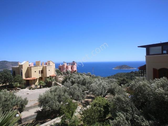 Fırnaz Da Site İçerisinde Deniz Manzaralı, 3 Yatak Odalı Villa