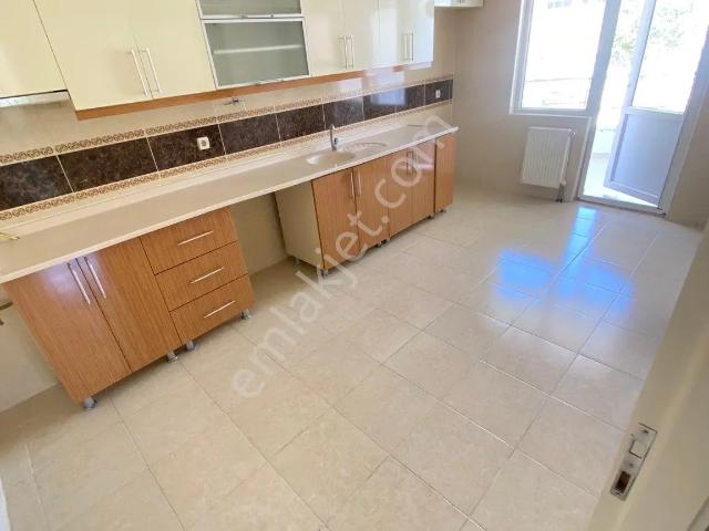 Fırsat Başpınar Merkezi Konum Okul Karsısı Caddeye Yakın 1.kat Kiralık 3+1 Daire