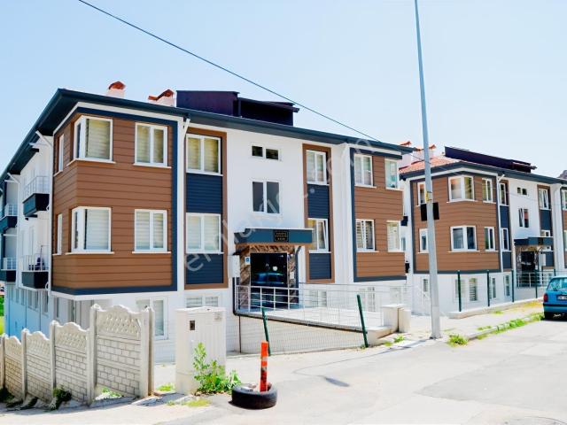 Fırsat. ! Şehir Merkezine Yakın Kapalı Otopark Eşyalı Geniş 2+0