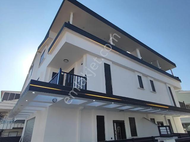 Fırsat Fiyatlı ! Akıllı Sistem Triplex Havuzlu Lüx Villa