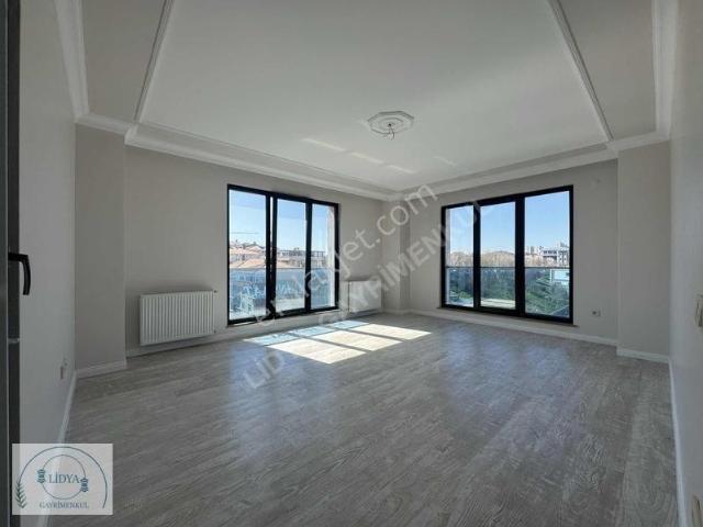 Fırsat! Kayışdağı Mh. Butik Sitede 7.kat Boş Daire Otoparklı 2+1