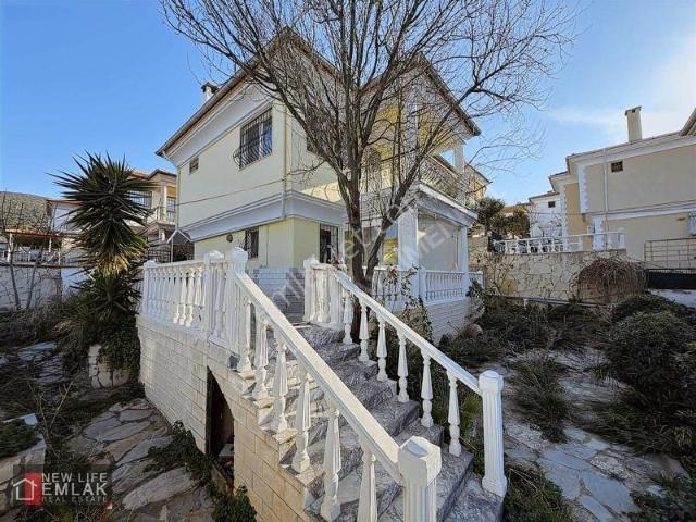 Fırsat.! Kuşadası Tam Müstakil Geniş Bahçeli Villa