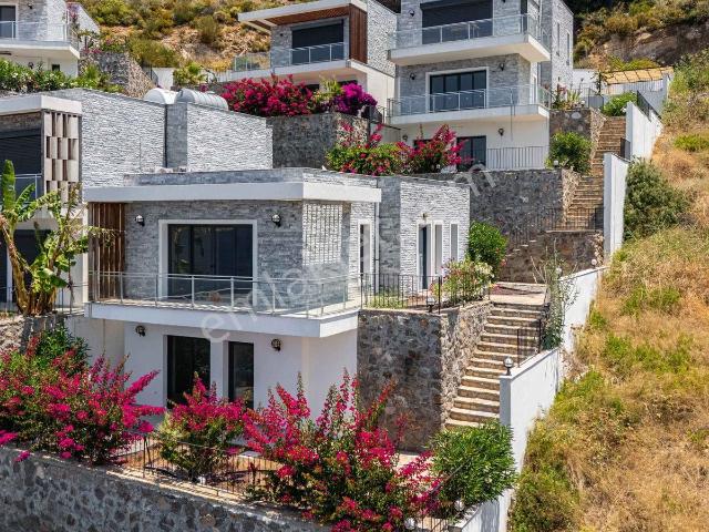 Fırsat! Yalıkavak'da Denize 140m Manzaralı 3 Oda İkiz Villa