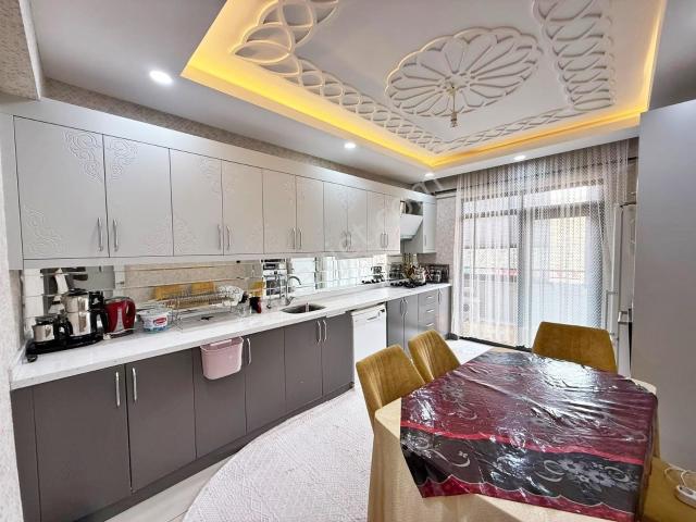Fıstıklık'ta Merkez Konumda Yer.ısıtma Bakımlı Cam Balkon Lüx3+1