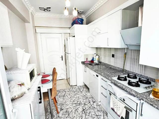 Fıstıklık'ta Merkezi Konumda Arakat Cam Balkonlu Masrafsız 2+1